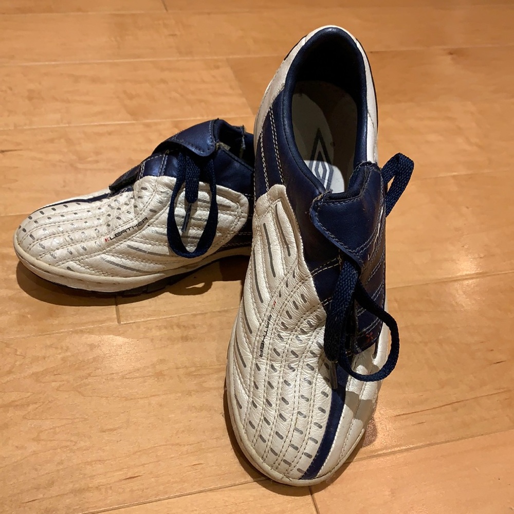 Indoor Umbro Women’s Soccer Shoes - size 7
